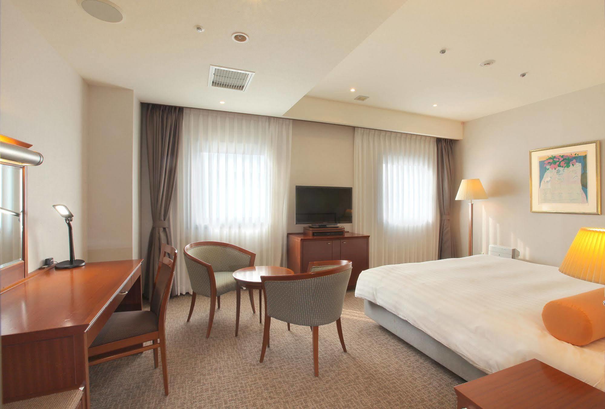 Odakyu Station Hotel Hon-Ацуги Экстерьер фото